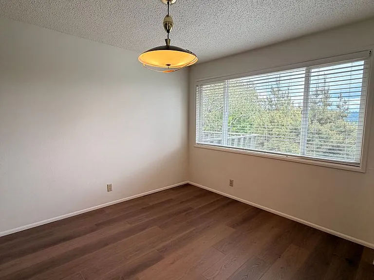2610 Elinor St — Photo 10
