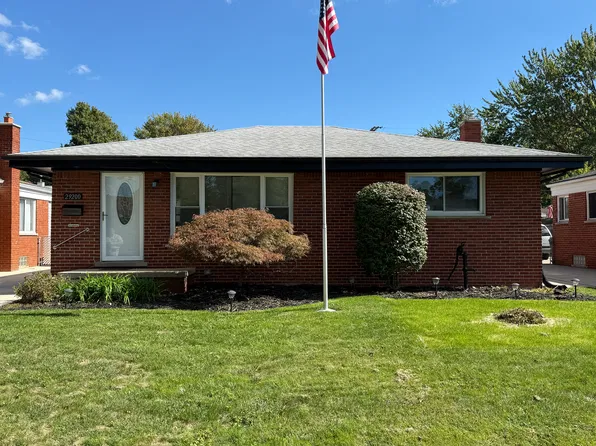 29200 Grant St, Saint Clair Shores, MI 48081