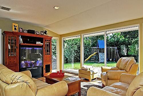 FLOOR TO CEILING GLASS WINDOWS 