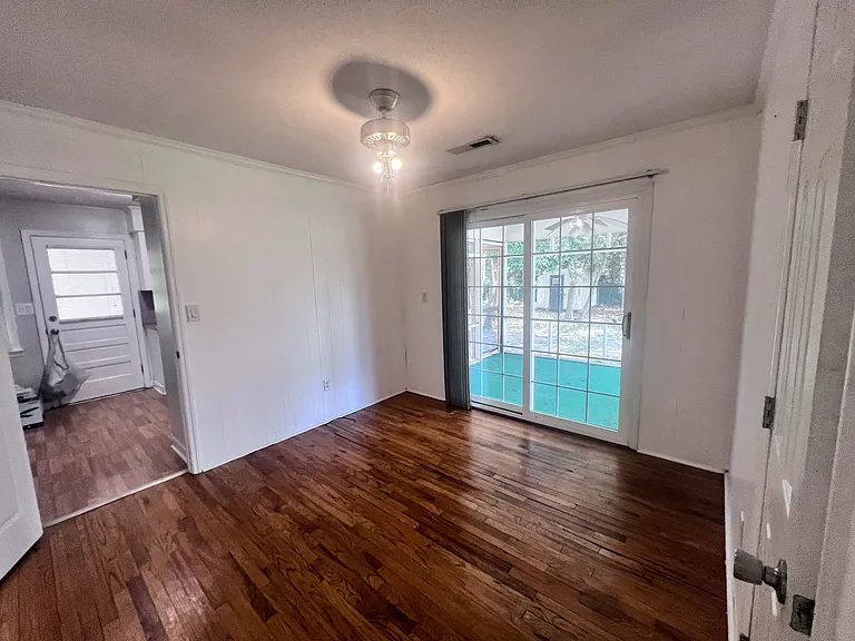 7702 Woodland Dr Dining 3_07172025