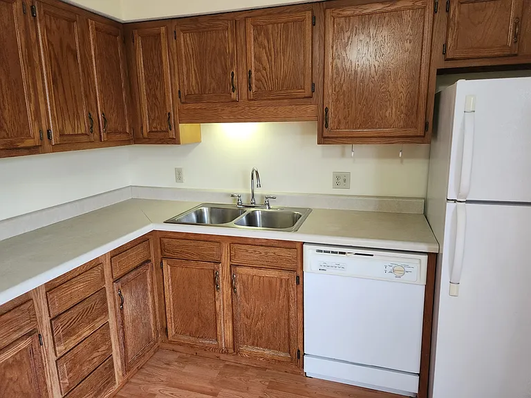 1895 E Shore Dr — Photo 3