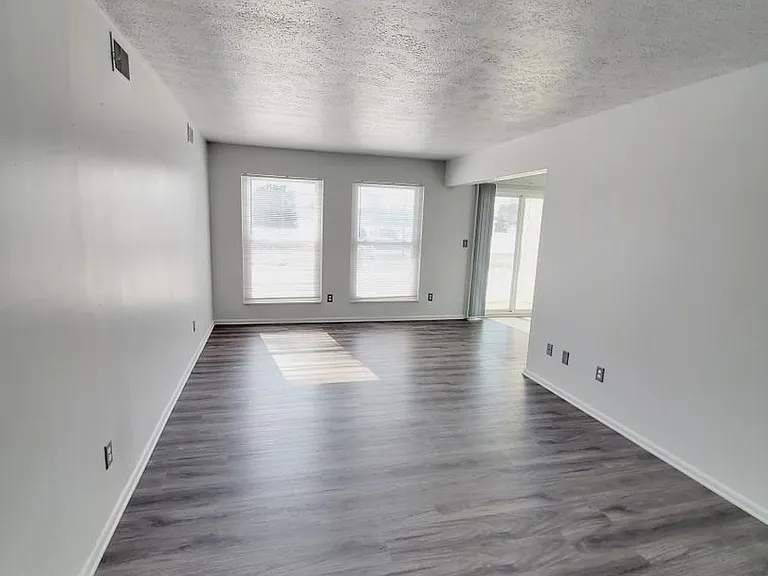 Sugarbush Apartments — Photo 152