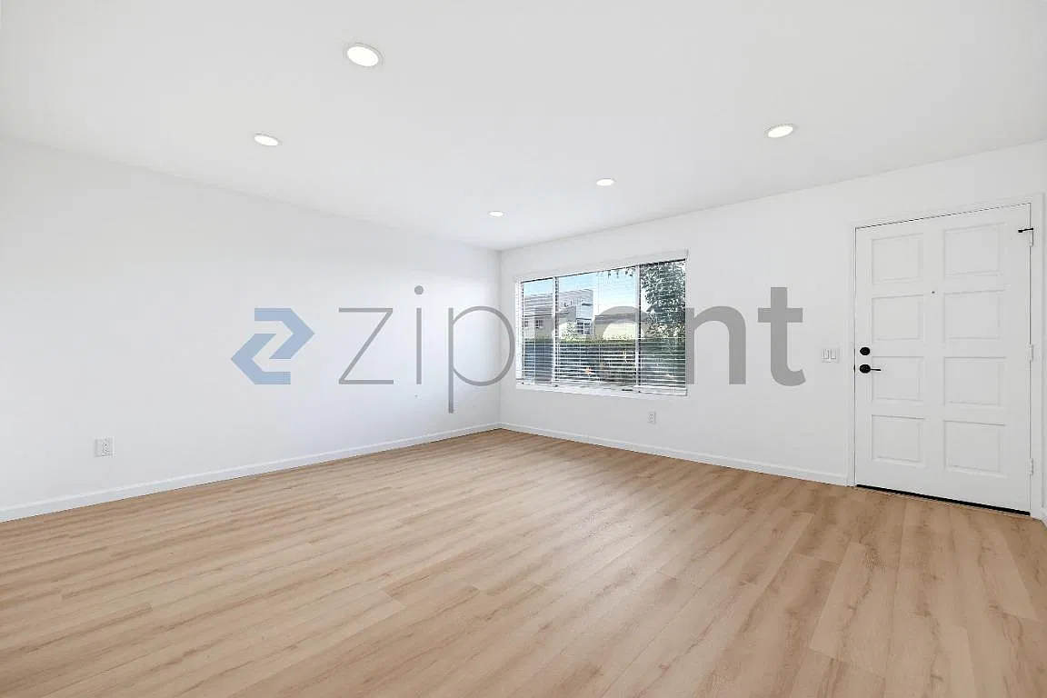 3 bed, 2.5 bath, 1250 sqft, $4,195 — Photo 2