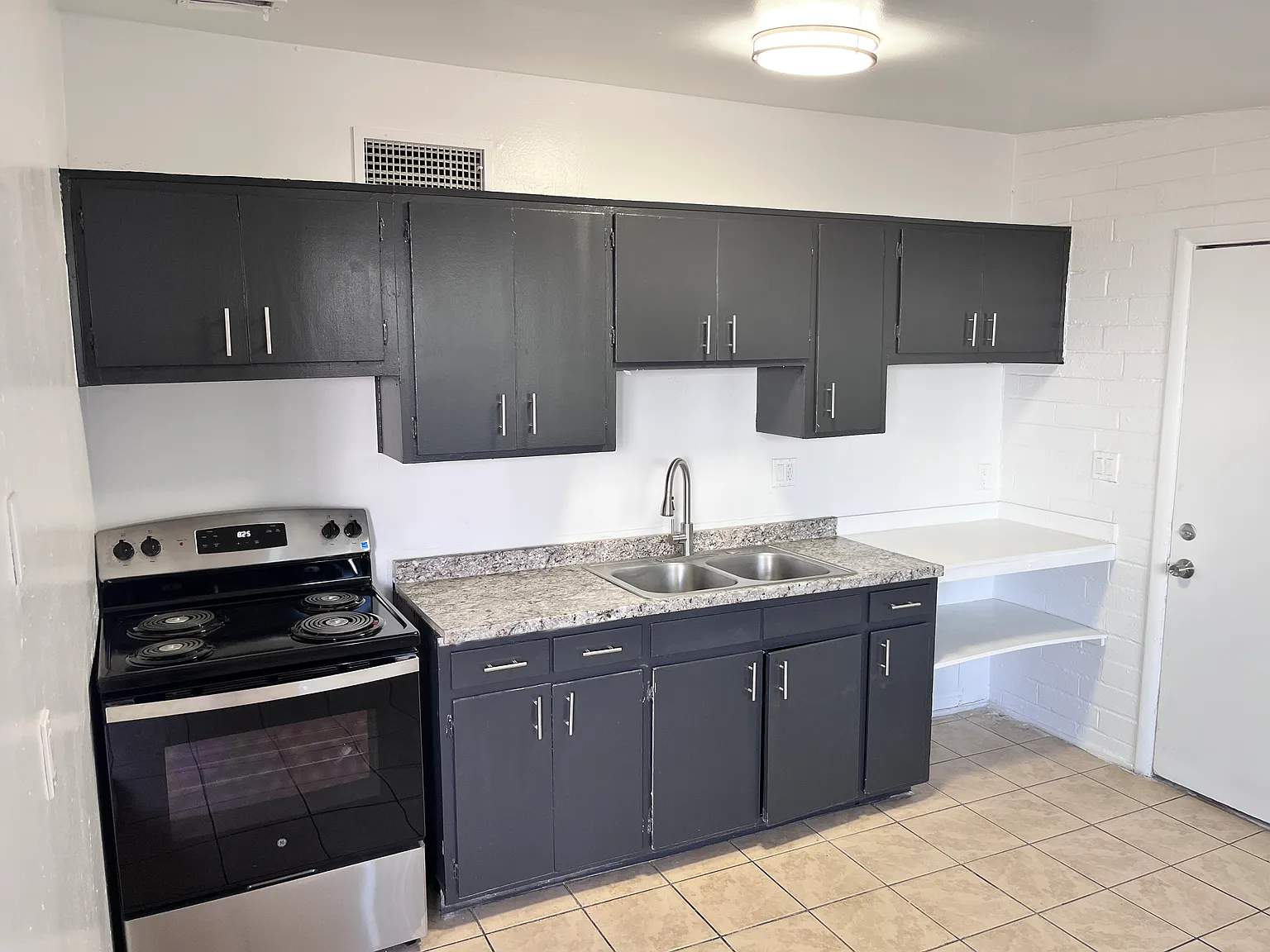2 bed, 798 sqft, $995 — Photo 2