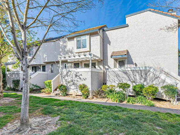 3034 Swallows Nest Dr, Sacramento, CA 95833