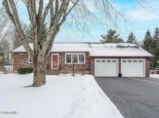811 Huntingdon Dr, Niskayuna, NY 12309