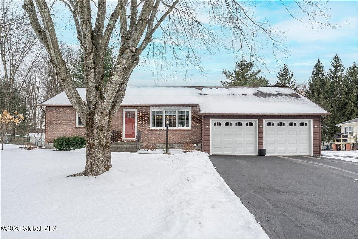 1st image of 811 Huntingdon Drive