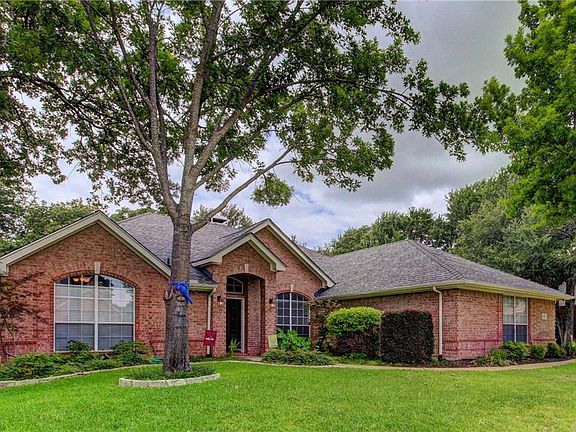 2nd image of 819 Doral Dr
