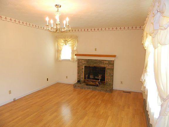 3rd image of 728 Lincoln Ave