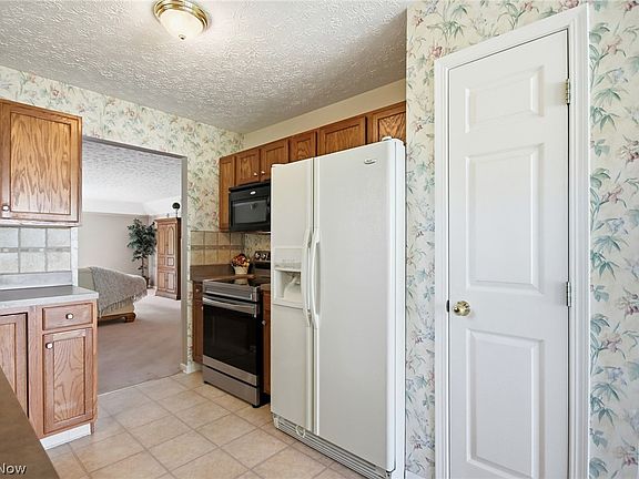 4th image of 446 Rockledge Ln
