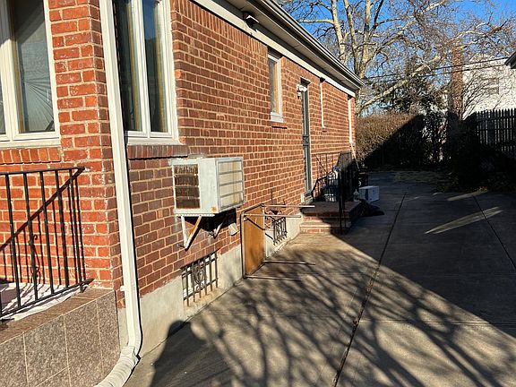2nd image of 58-29 Oceania St