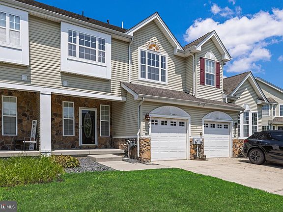 2nd image of 305 Keswick Dr #305