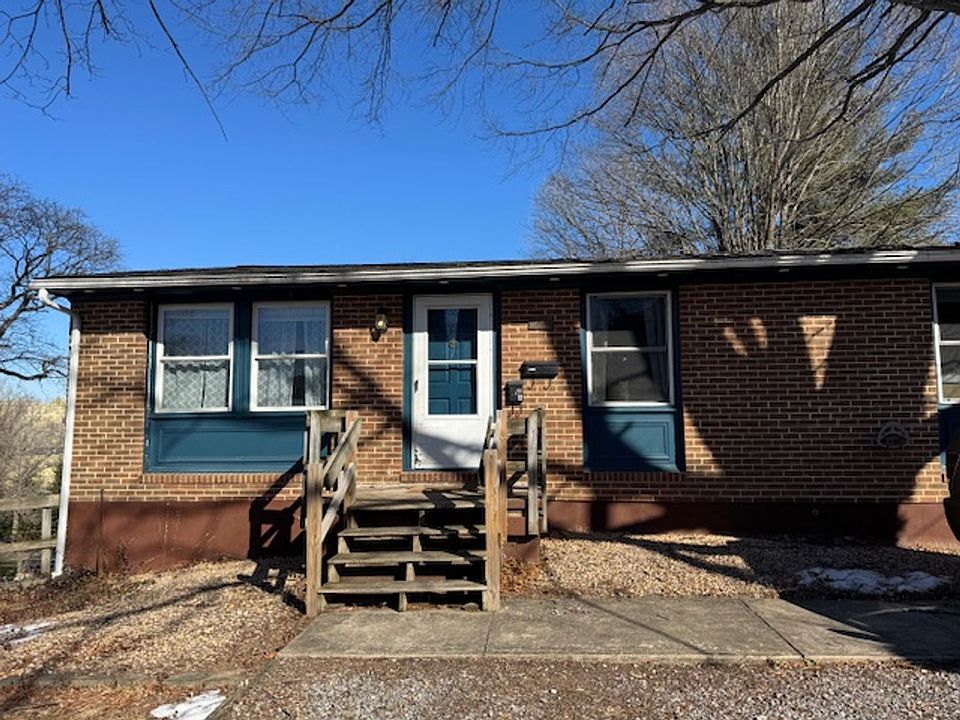 1st image of 223 Hanna Ln