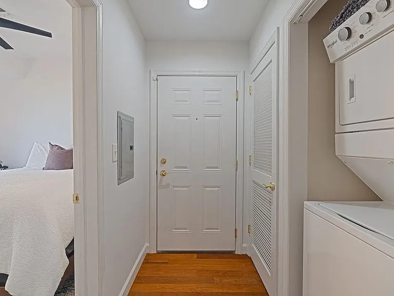 620 38th St #903 — Photo 17