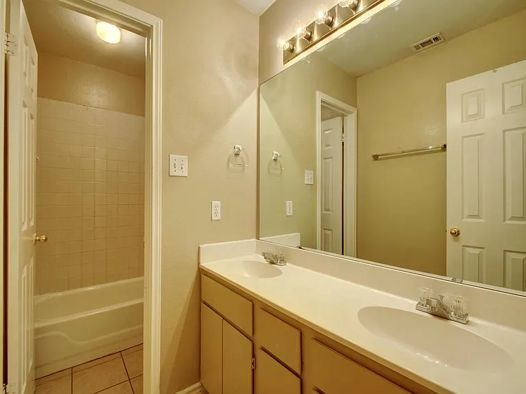 910 Keith Ln #A — Photo 6