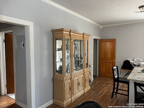 4th image of 142 Hollenbeck Ave