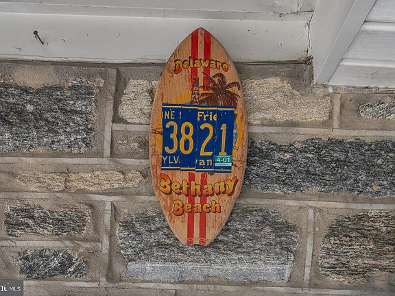 2nd image of 3821 Berry Ave