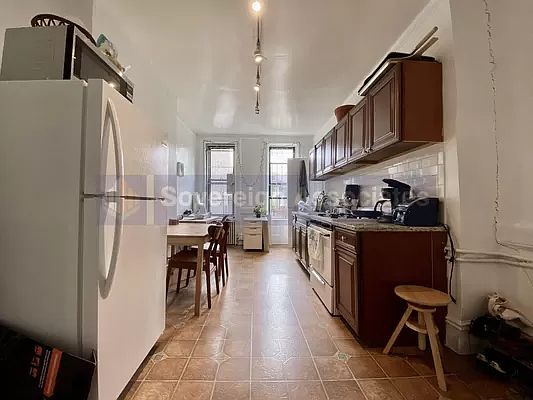 5th image of 516 E 84th St APT 5E