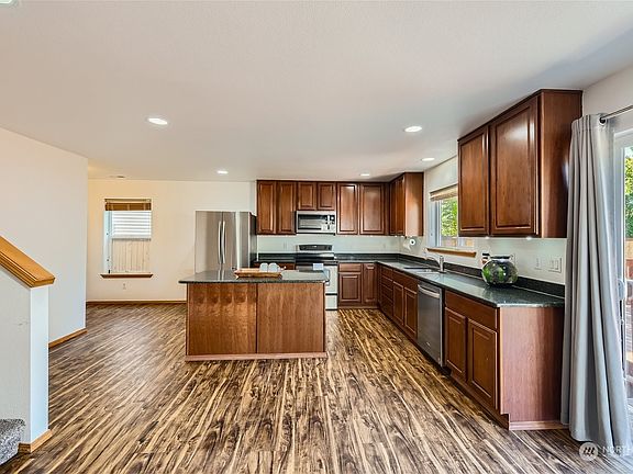 3rd image of 9901 197th Avenue Ct E