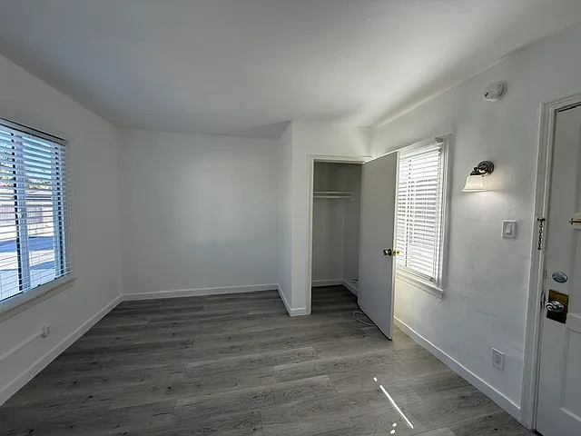 10809 Lindbrook Dr — Photo 2