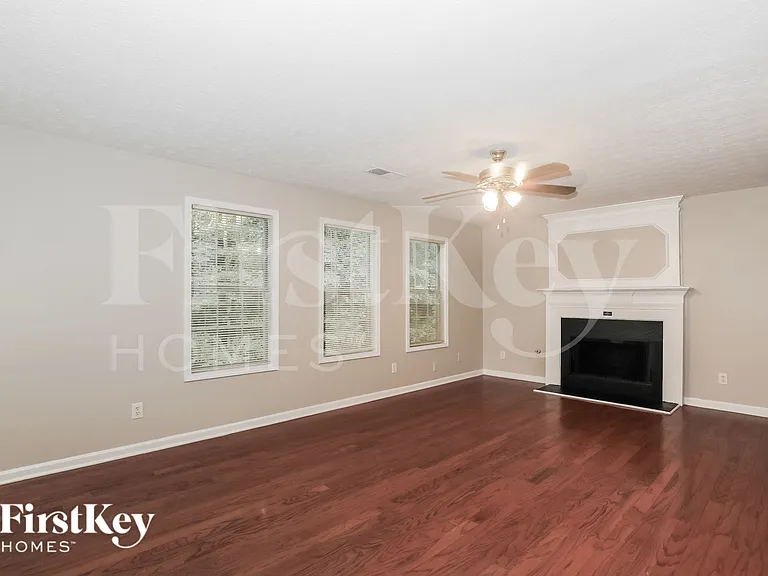 162 Olympic Dr — Photo 4