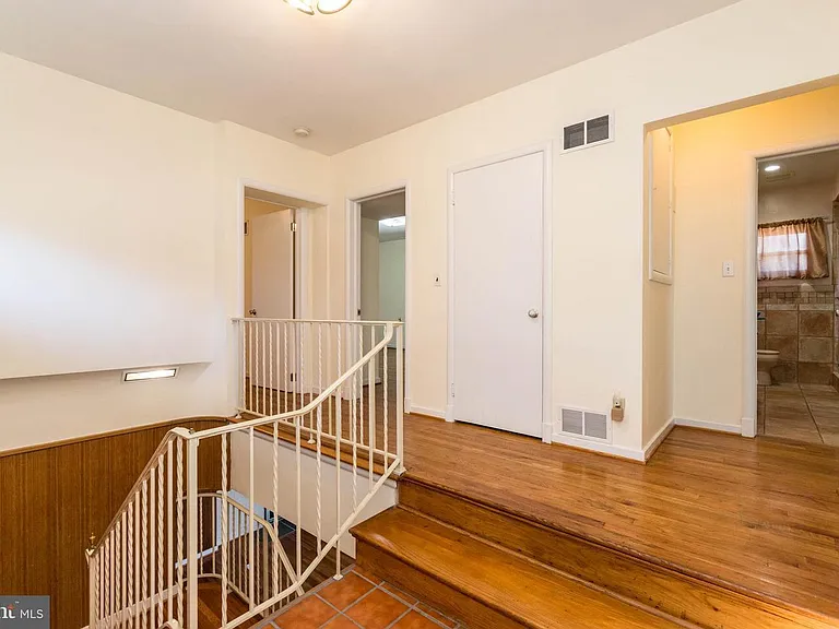 9322 W Parkhill Dr — Photo 5
