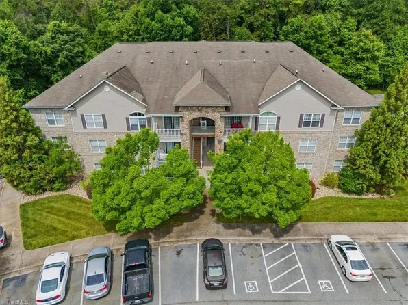 7106 W Friendly Ave Unit 301, Greensboro, NC 27410