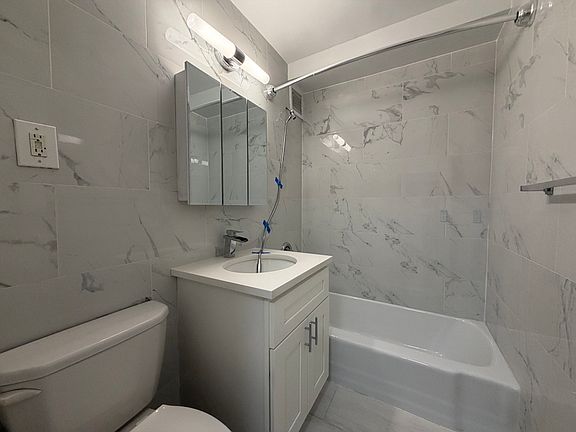 4th image of 305 E 86th St #19TE
