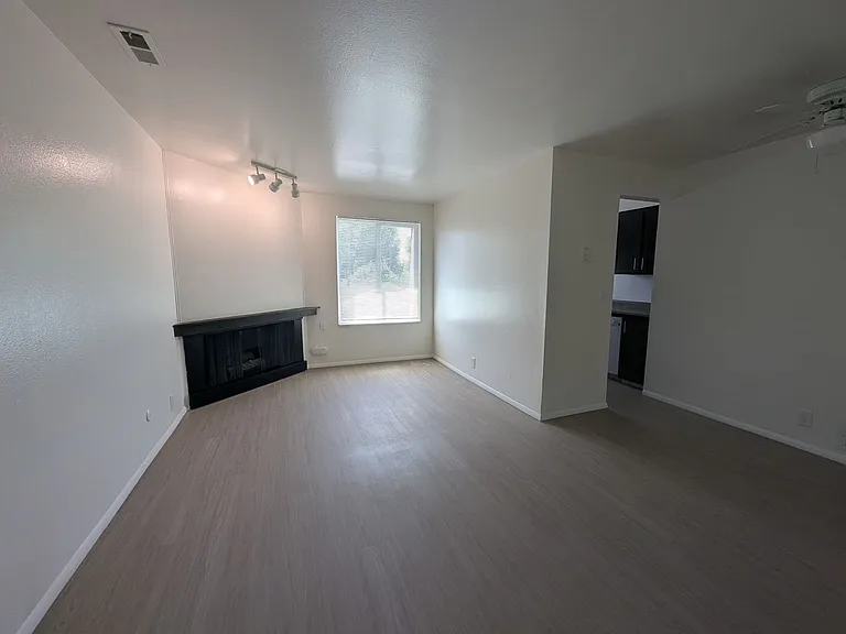 1485 S Roberta St — Photo 4