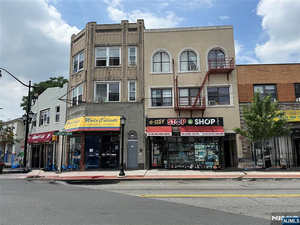1st image of 615 Summit Ave