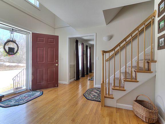 Open and inviting foyer