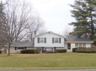 34210 Banbury Rd, Farmington Hills, MI 48331