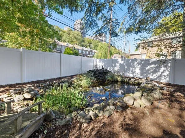 46 Garden Place image 33 of 34