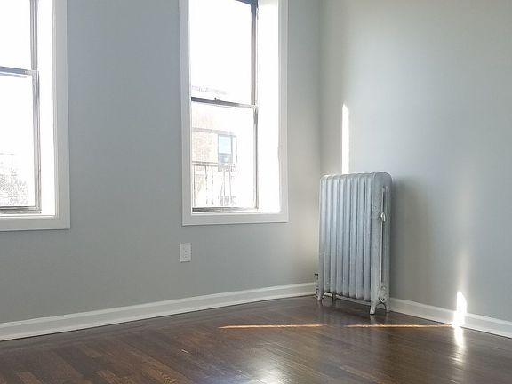 3rd image of 2320 Grand Ave APT 4E