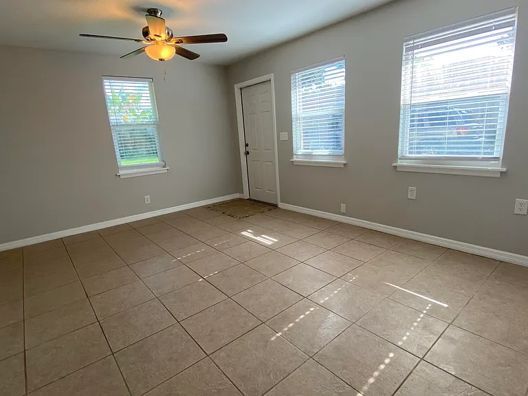 914 N Wild Olive Ave #910 — Photo 11