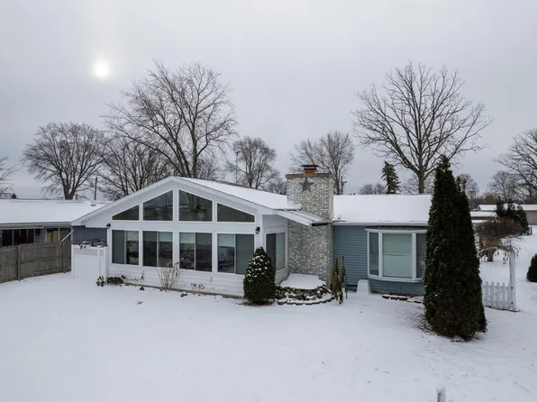 296 Island Dr, Beaverton, MI 48612