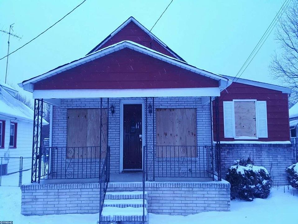 1st image of 176 Parkinson Ave