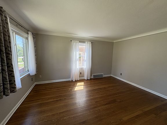 3rd image of 602 Huntmere Dr