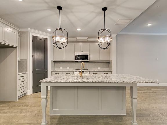 3rd image of 300 Nursery Ln #102