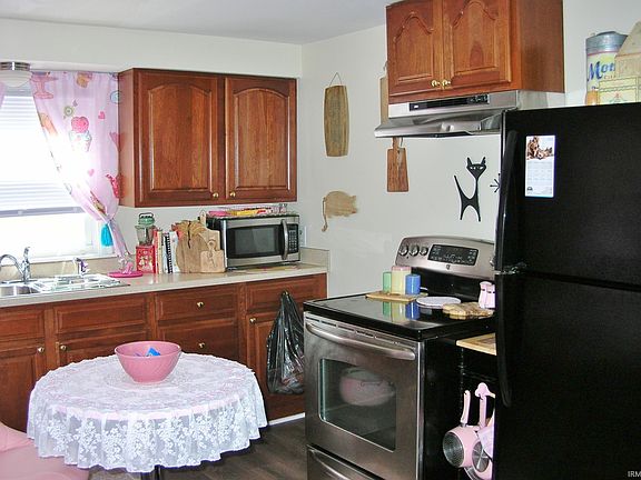 3rd image of 1907 E Chandler Ave