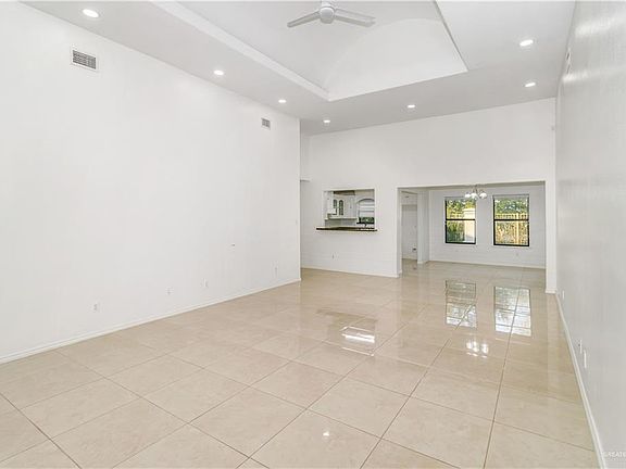 3rd image of 3315 Water Oak Dr