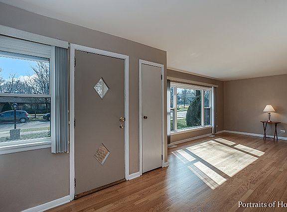 3rd image of 1046 S Westmore Ave