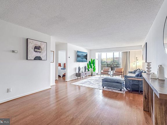 2nd image of 1800 Old Meadow Rd APT 904