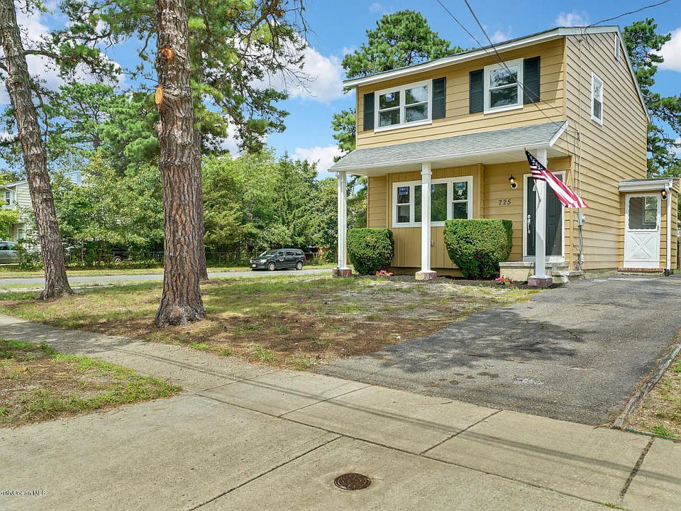 1st image of 725 Oak St