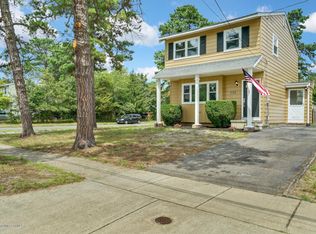 725 Oak St, Lakehurst, NJ 08733