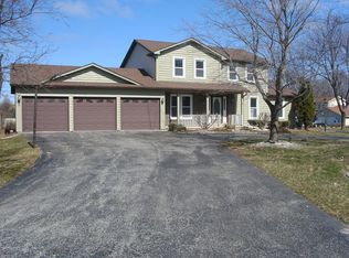 8 Crystal Creek Dr, Rochester, NY 14612