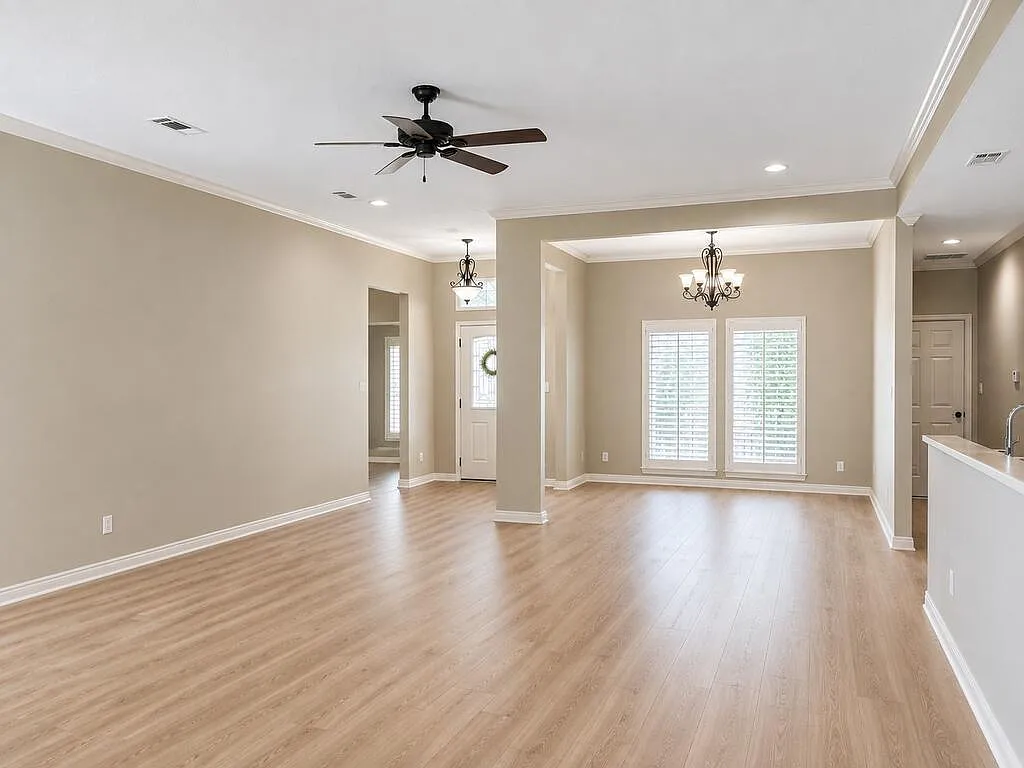 4 bed, 3.0 bath, 2300 sqft, $3,500 — Photo 2