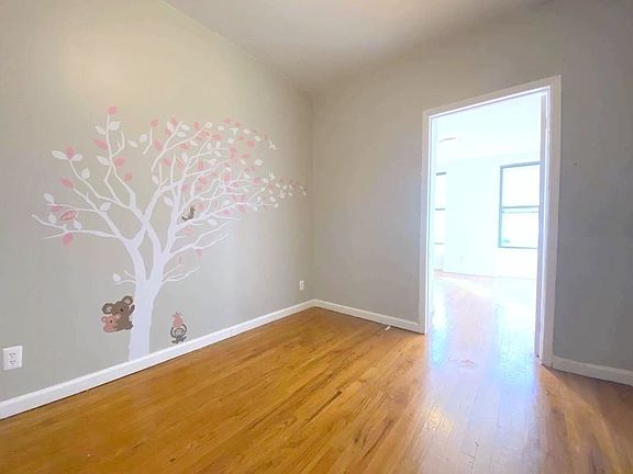 4th image of 115 W 106th St #B1