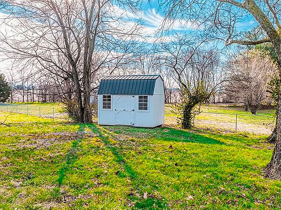 3rd image of 102 Schweizer Rd