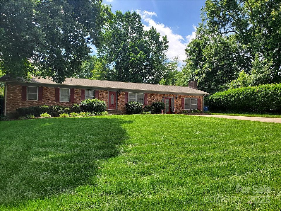 1st image of 2104 Farmbrook Dr